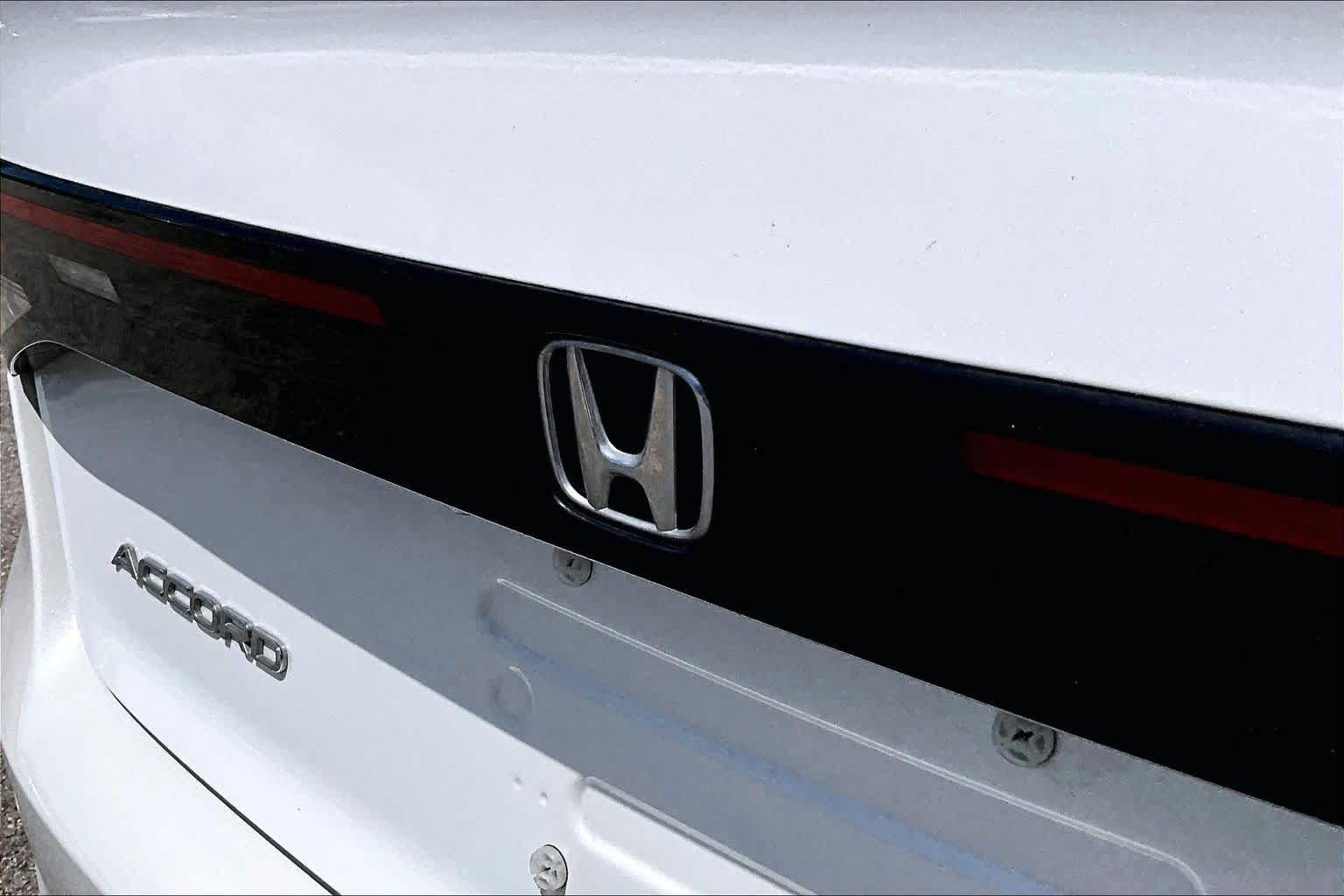Used 2023 Platinum White Pearl Honda LX image 30