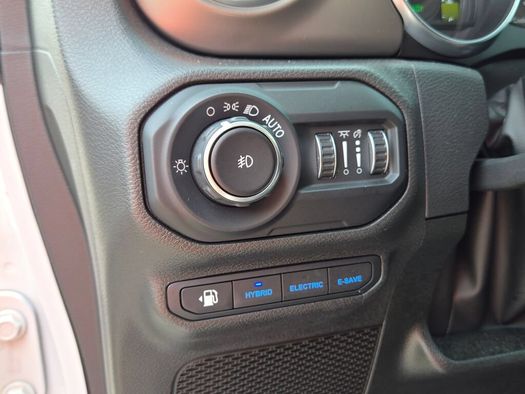 Used 2022 White Jeep Unlimited Rubicon 4xe image 28