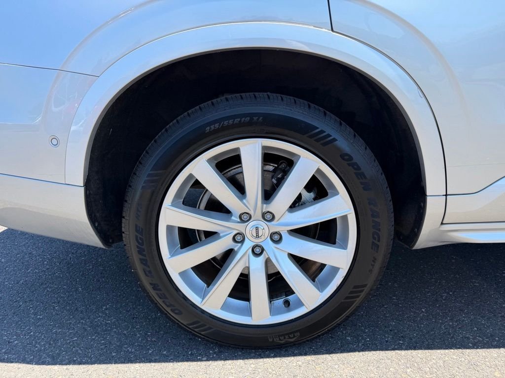 Used 2017 Bright Silver Metallic Volvo T6 Momentum image 9