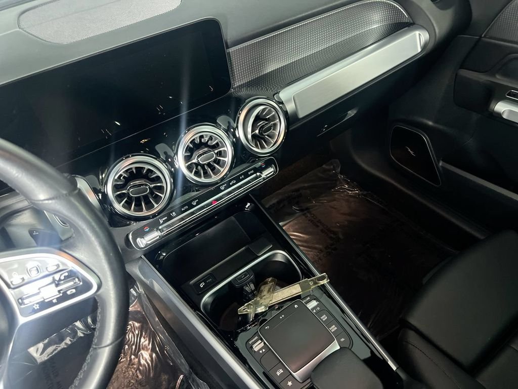 Used 2023 Blue Mercedes-Benz GLB 250 image 18