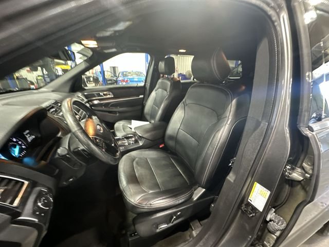 Used 2017 Gray Ford Limited image 17