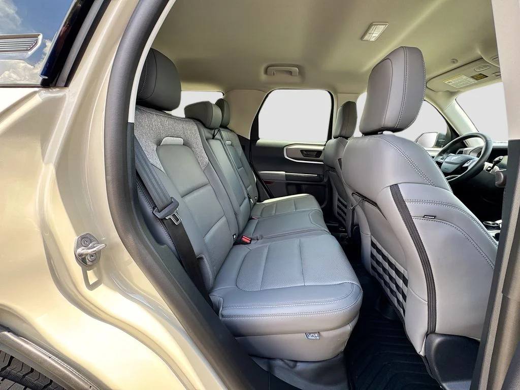 Used 2025 Beige Ford Badlands image 27