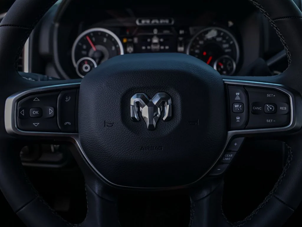 New 2026 Diamond Black Crystal Pearl-Coat Exterior Paint RAM Big Horn Night Edition image 24