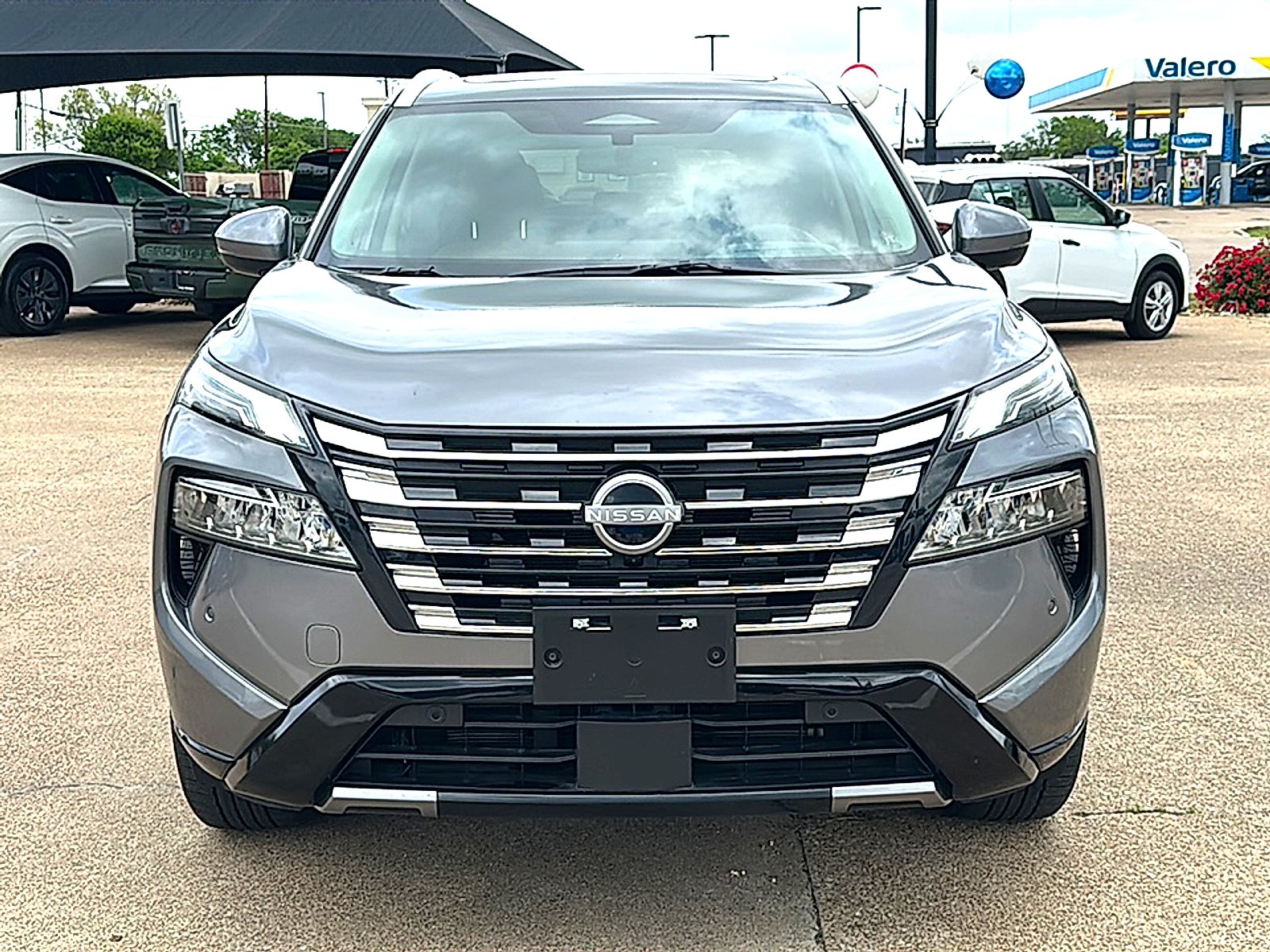 Used 2025 Gun Metallic Nissan Platinum FWD image 11
