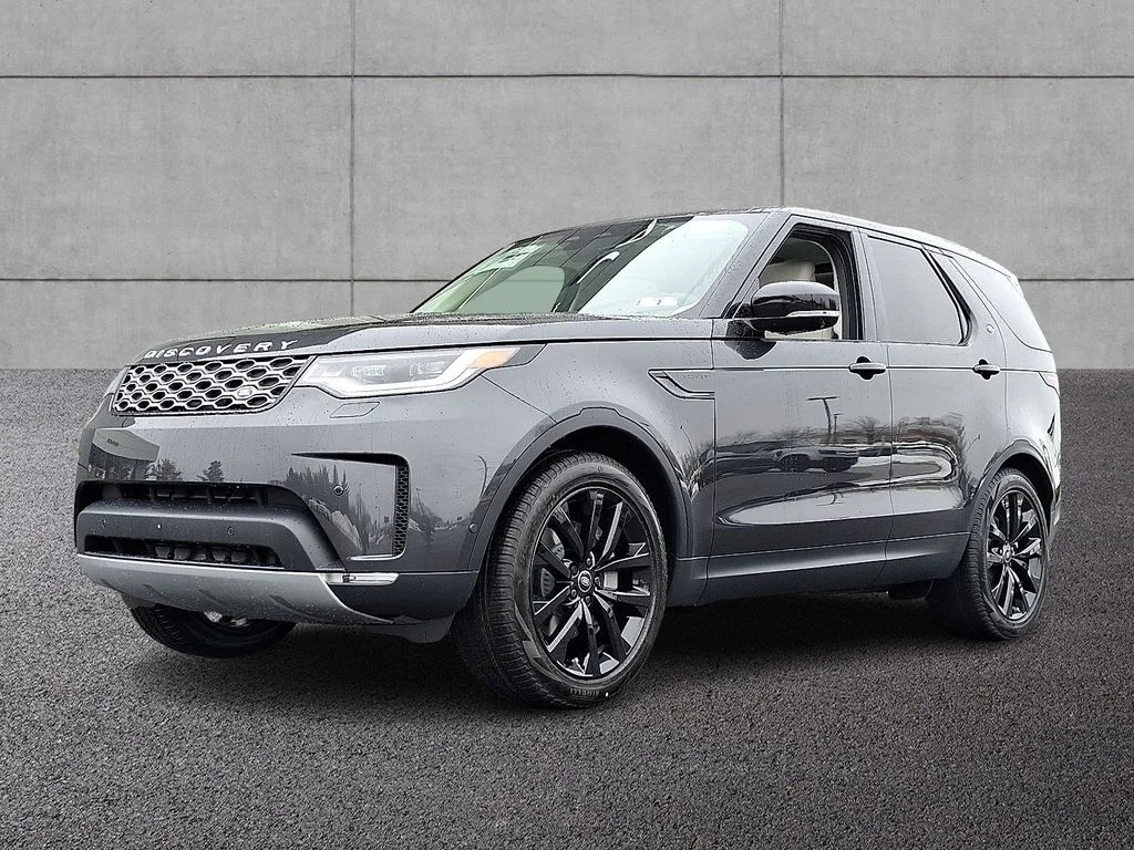 2026 Land Rover Discovery P300 S's photo