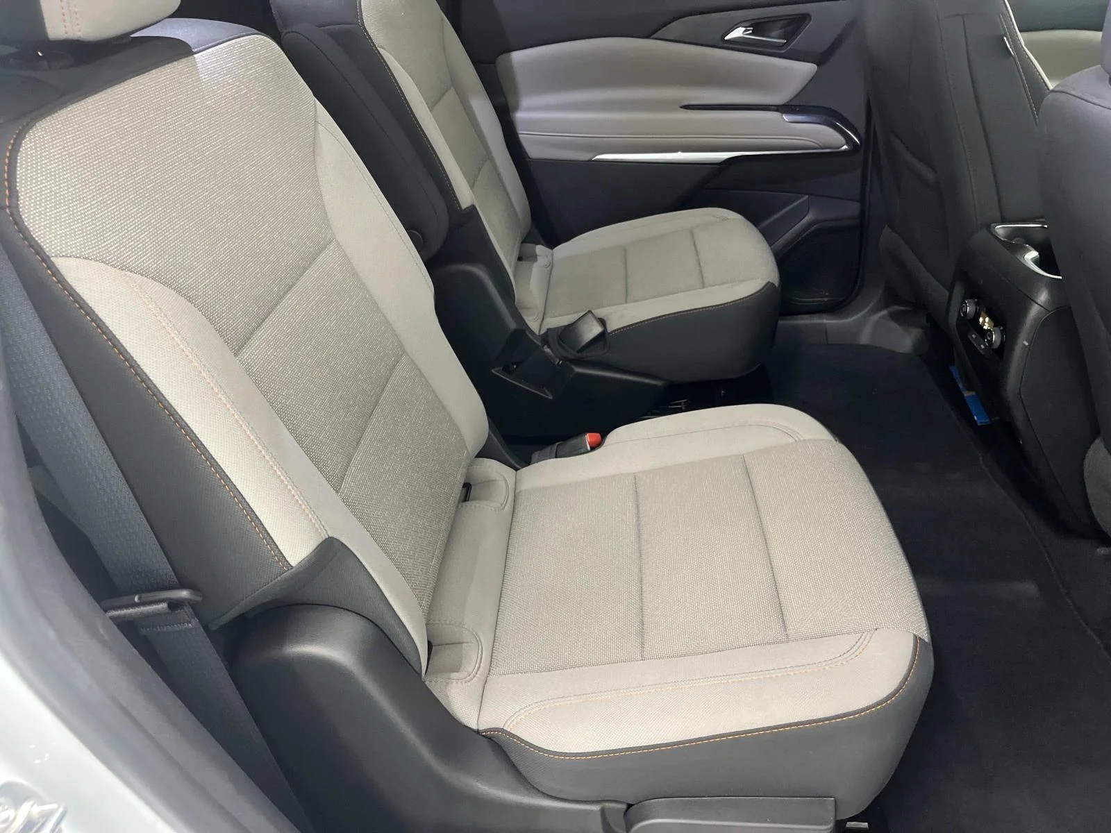 Used 2026 Summit White Chevrolet LT image 27