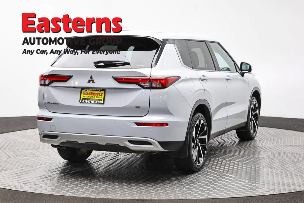 Used 2024 White Mitsubishi SE image 5