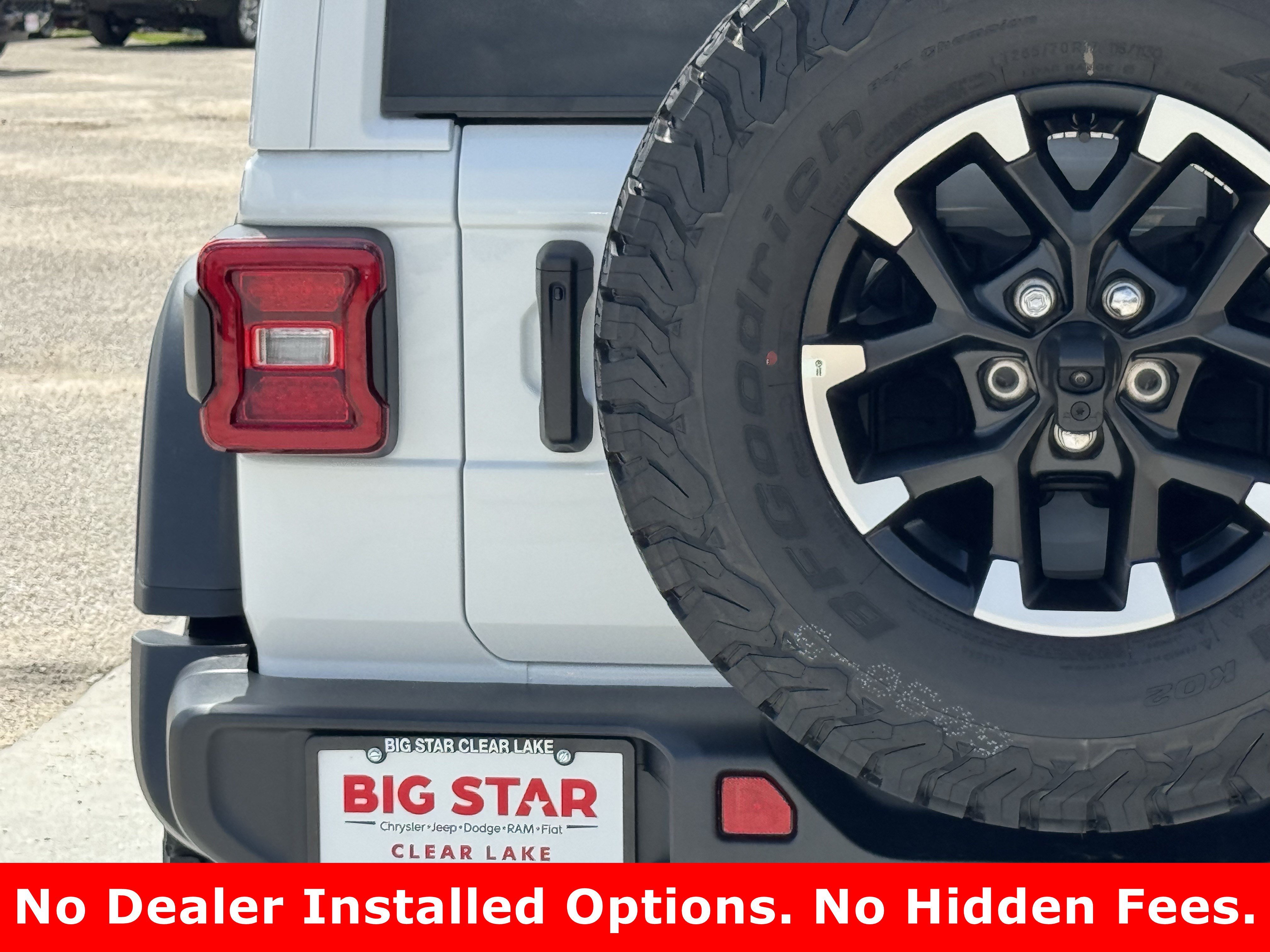 New 2026 Bright White Clear-Coat Exterior Paint Jeep Rubicon image 10