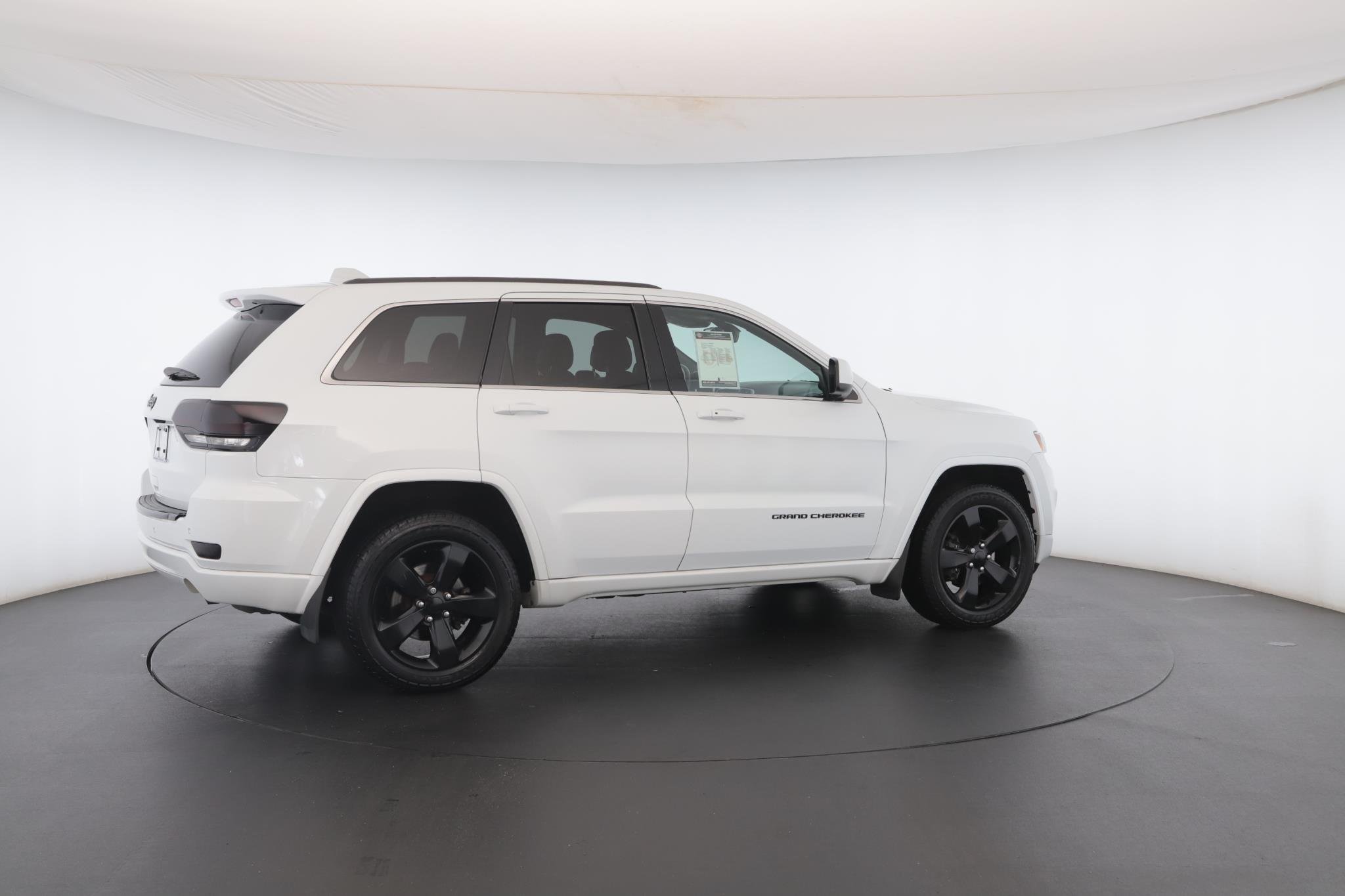 Used 2015 Bright White Clearcoat Jeep Altitude image 30