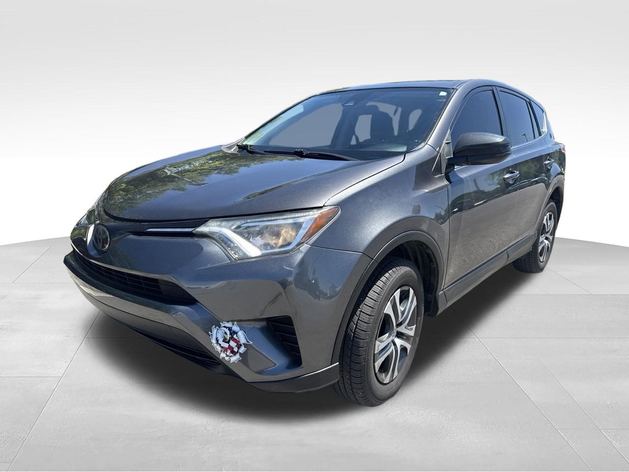 2018 Toyota RAV4 LE's photo