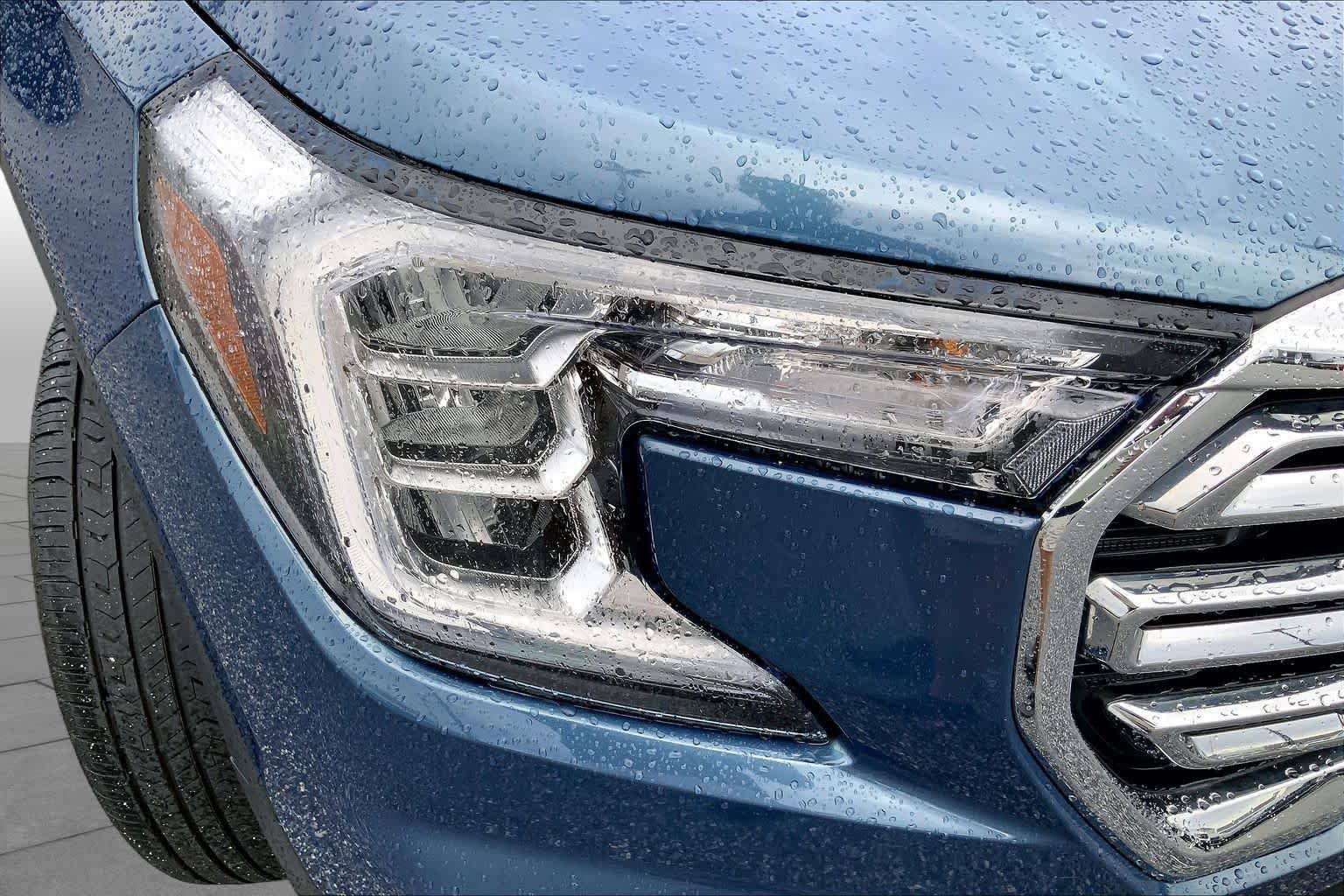 Used 2024 Downpour Metallic GMC SLT image 25