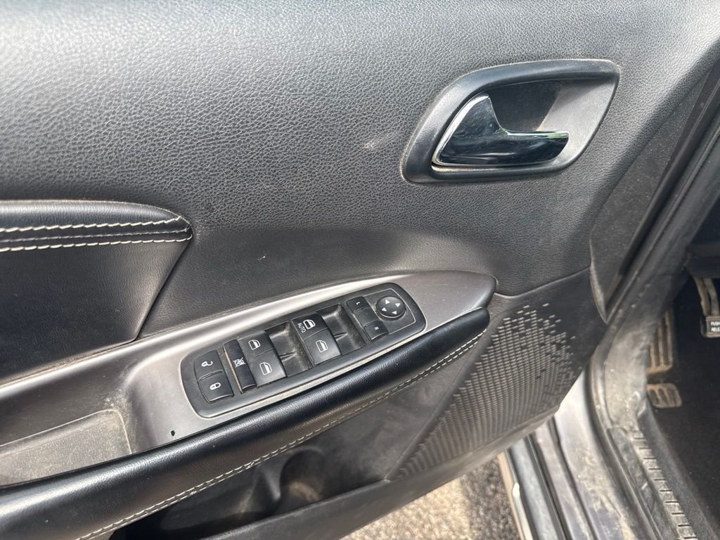 Used 2014 Gray Dodge Crossroad image 13