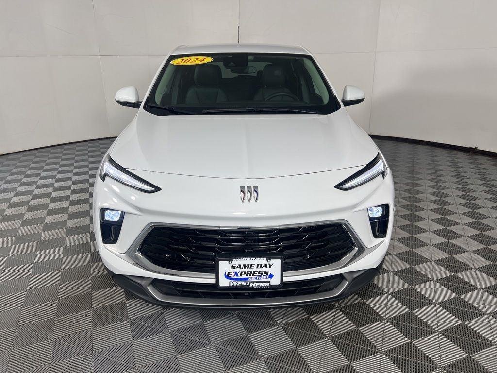 Used 2024 Summit White Buick Preferred image 13