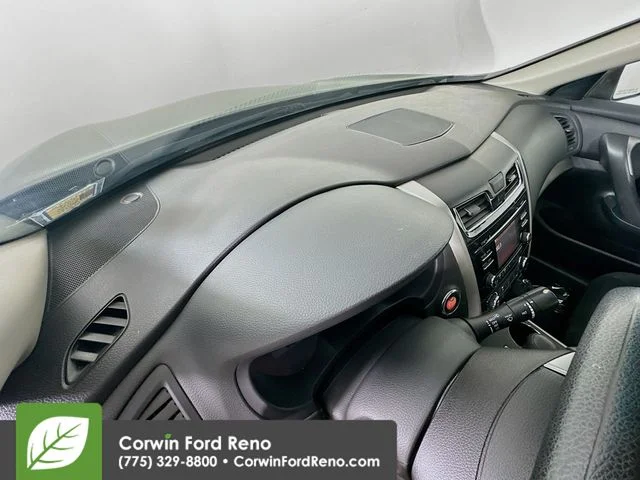 Used 2015 Java Metallic Nissan 2.5 S image 9