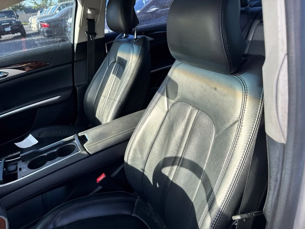 Used 2016 Silver Lincoln Base image 6