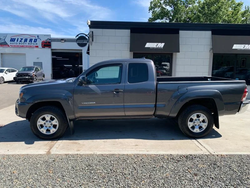 Used 2015 Gray Toyota Pickup 4D 6 ft image 4