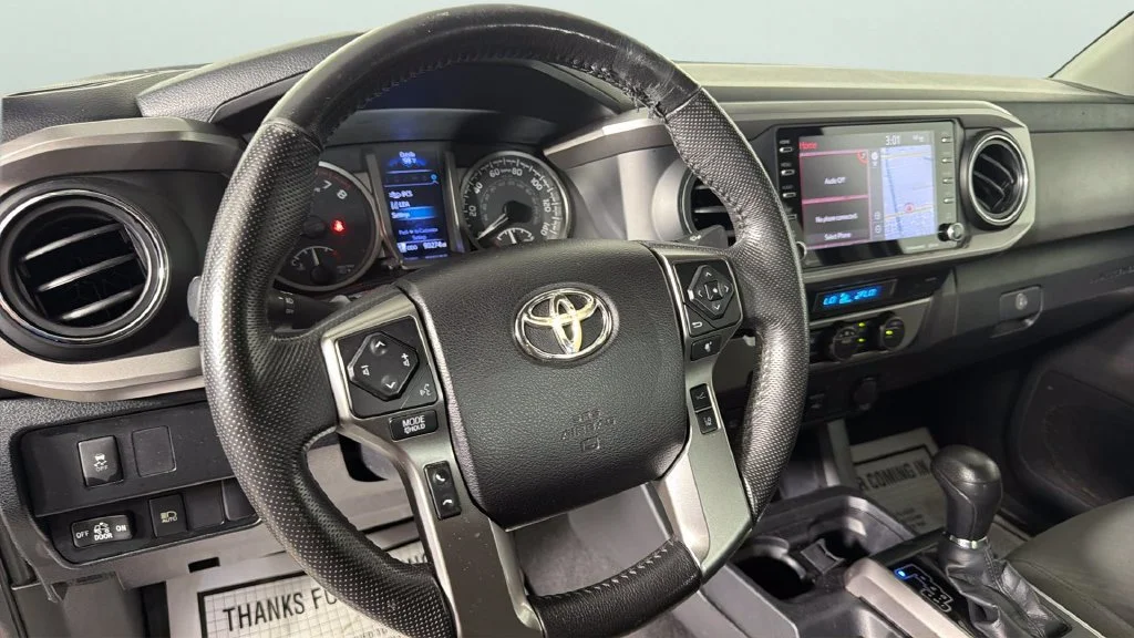 Used 2021  Toyota SR5 image 21