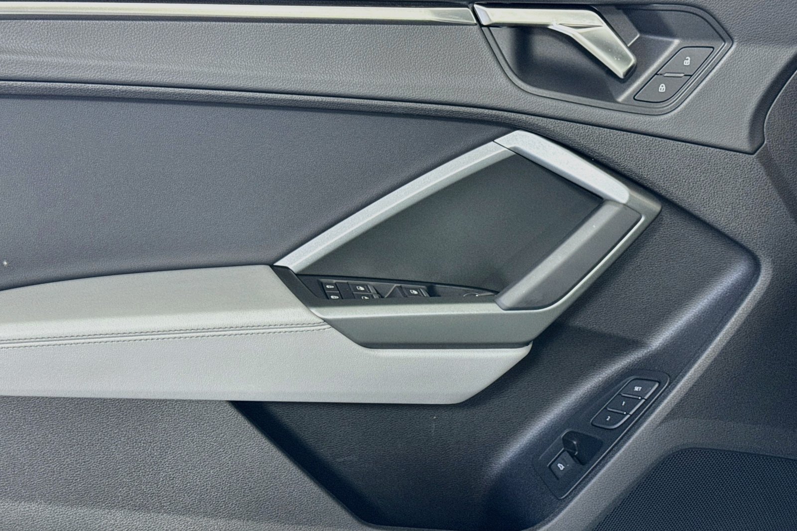 Used 2025  Audi S line Premium image 17