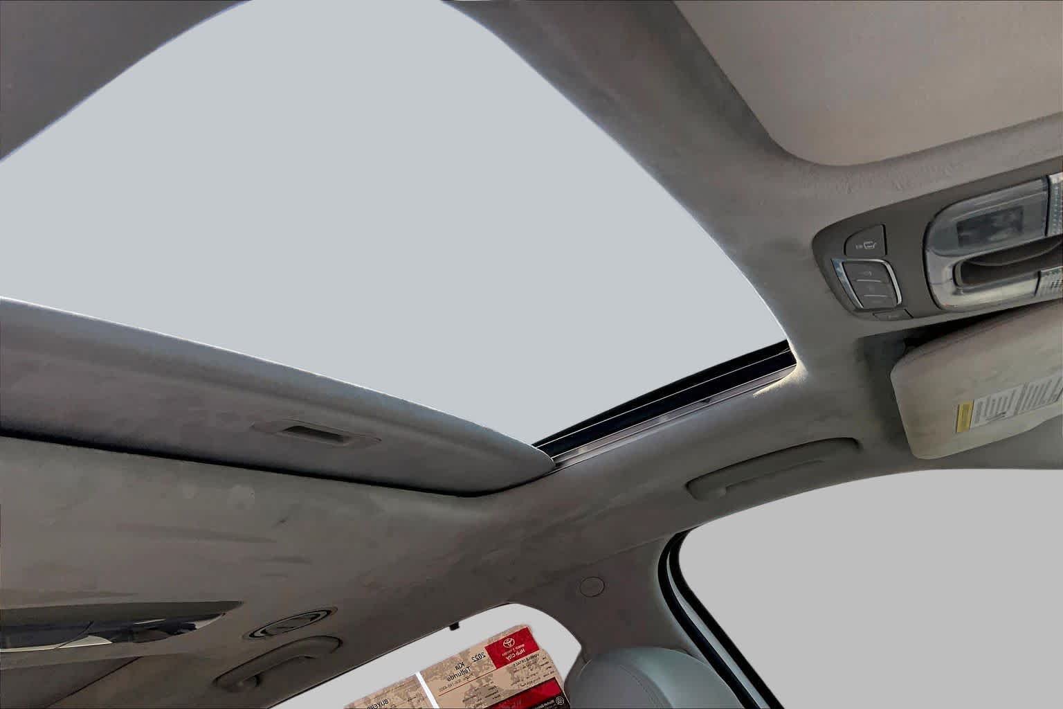 Used 2022 Glacial White Pearl Kia SX image 14