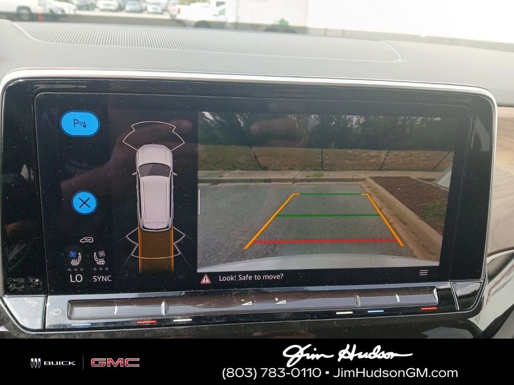 Used 2025  Volkswagen 2.0T SE w/Technology image 9