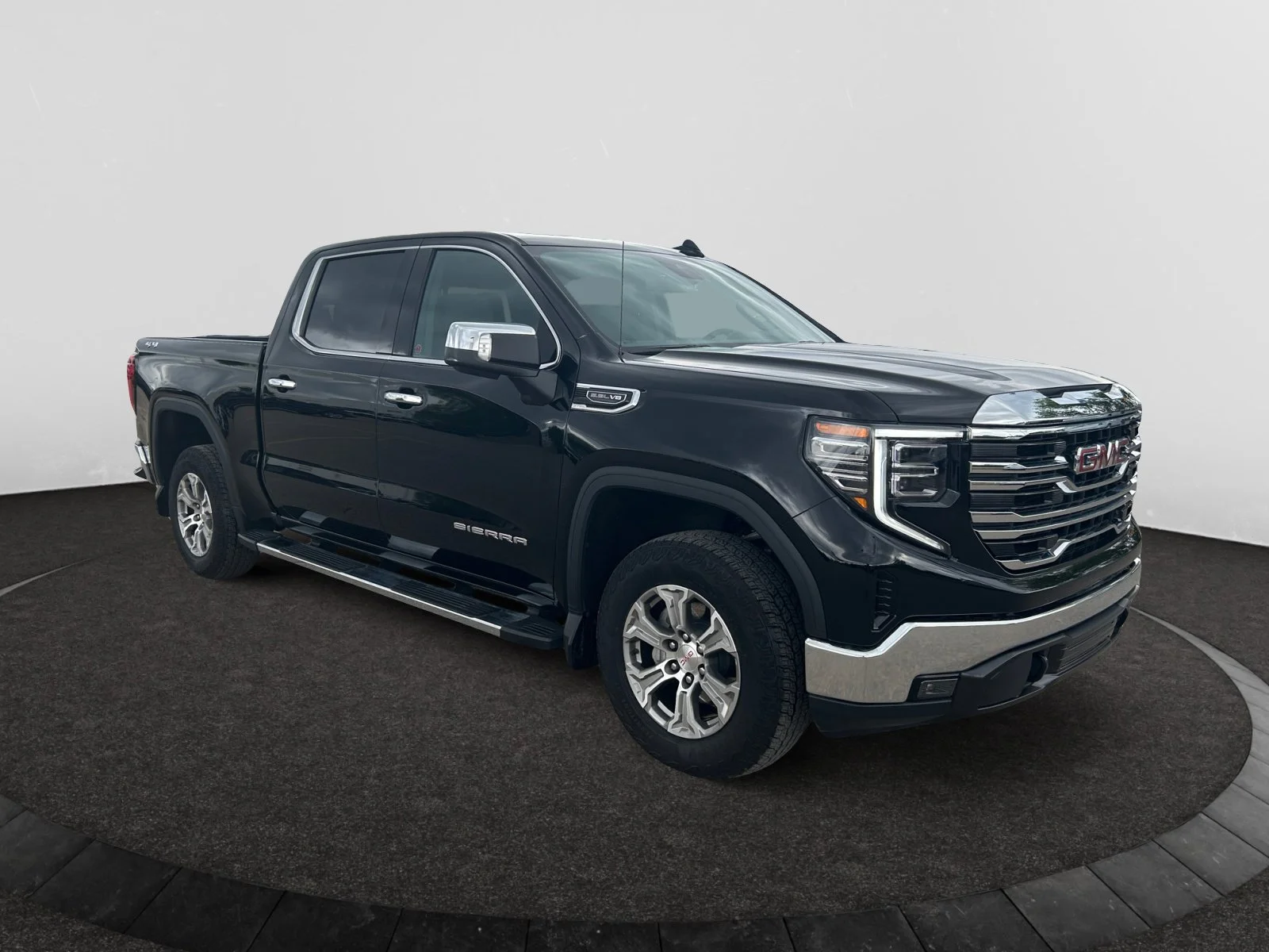 Used 2025 Black GMC SLT Crew Cab image 7