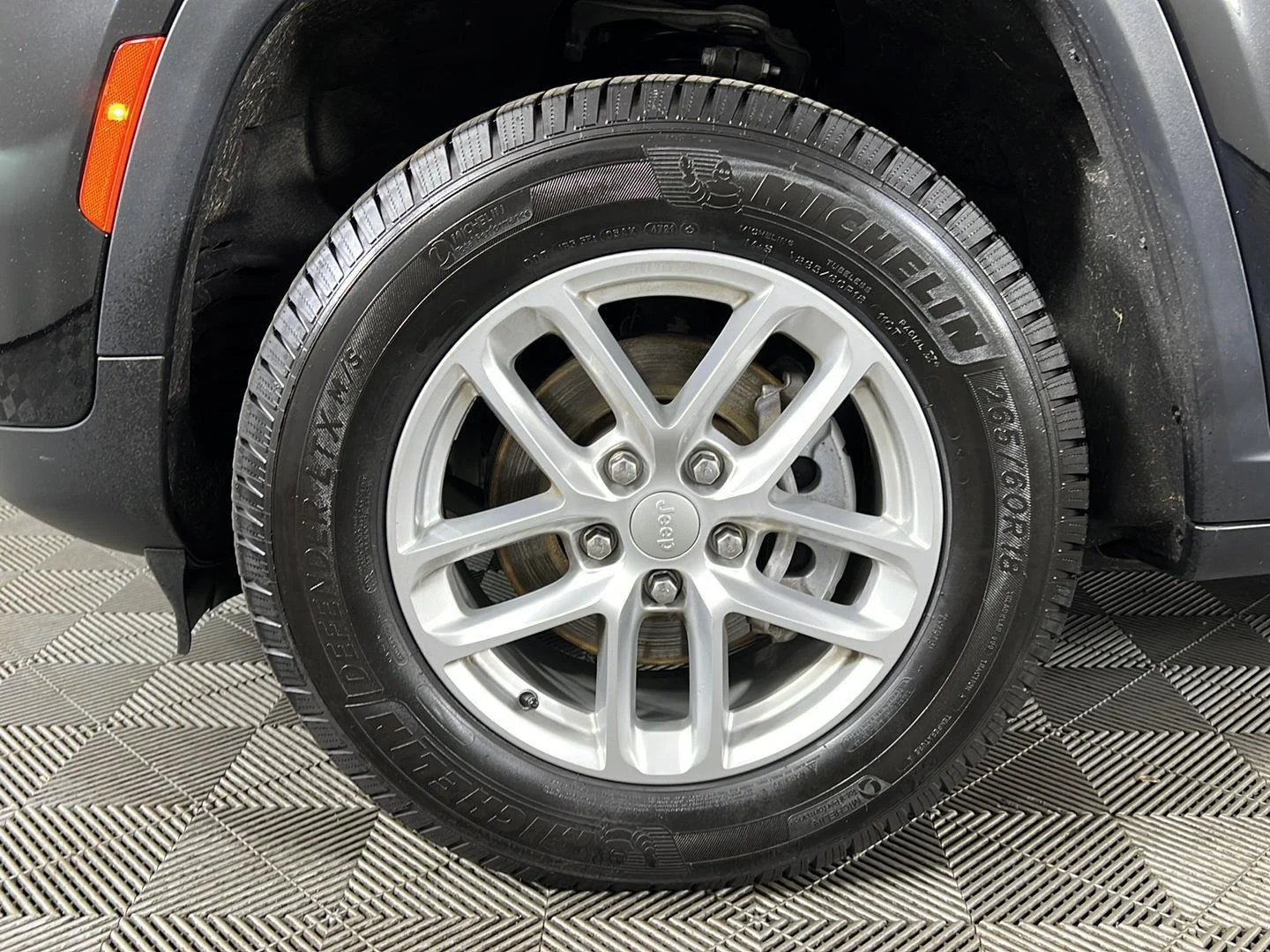 Used 2023 Diamond Black Crystal Pearlcoat Jeep Laredo image 23