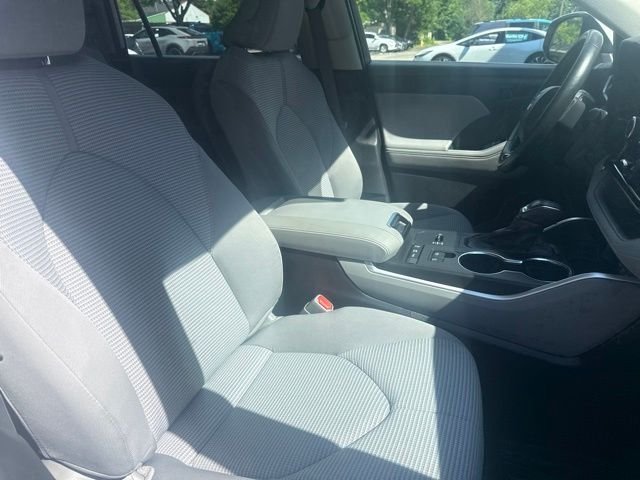 Used 2021 White Toyota LE image 13