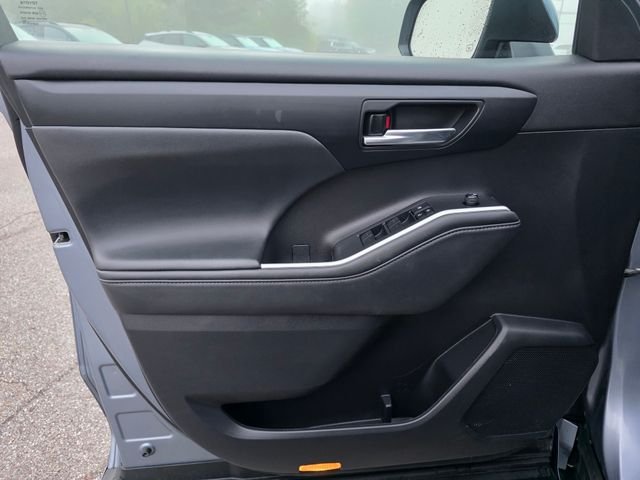 Used 2022 Moon Dust Toyota XLE image 27
