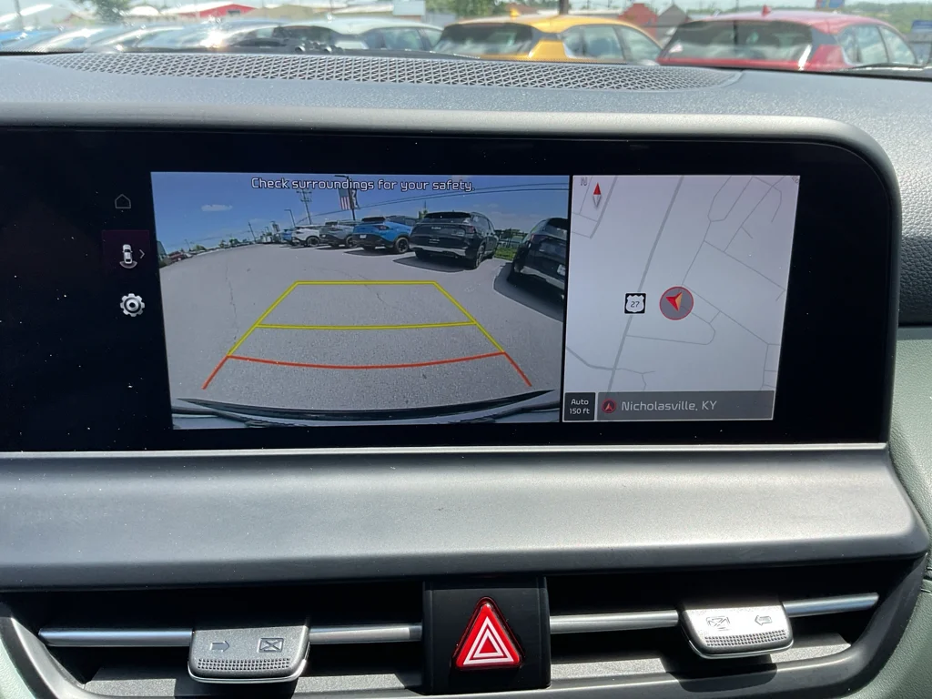 Used 2024 Snow White Pearl Kia SX image 25