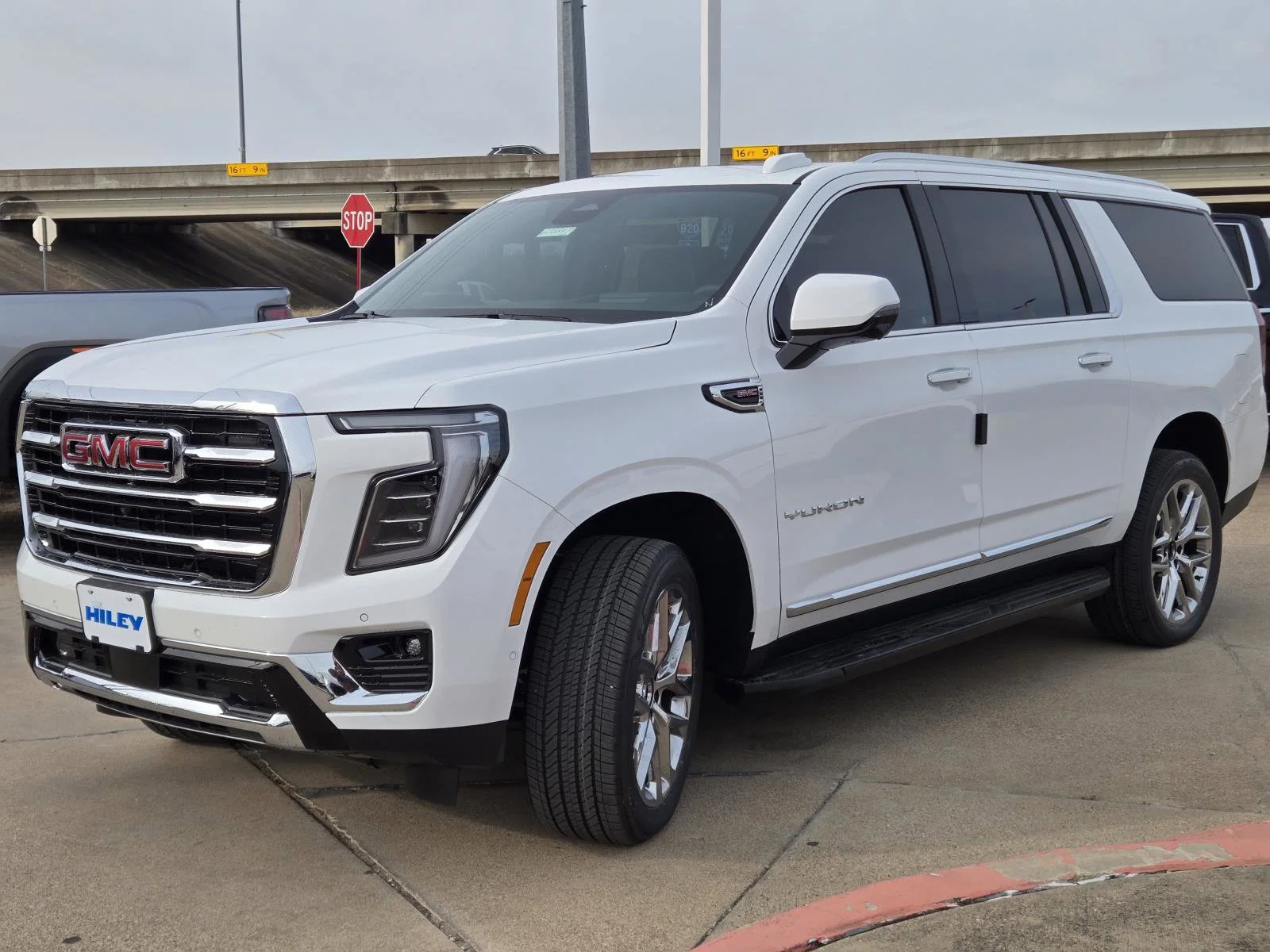 New 2026 Summit White GMC Elevation image 2
