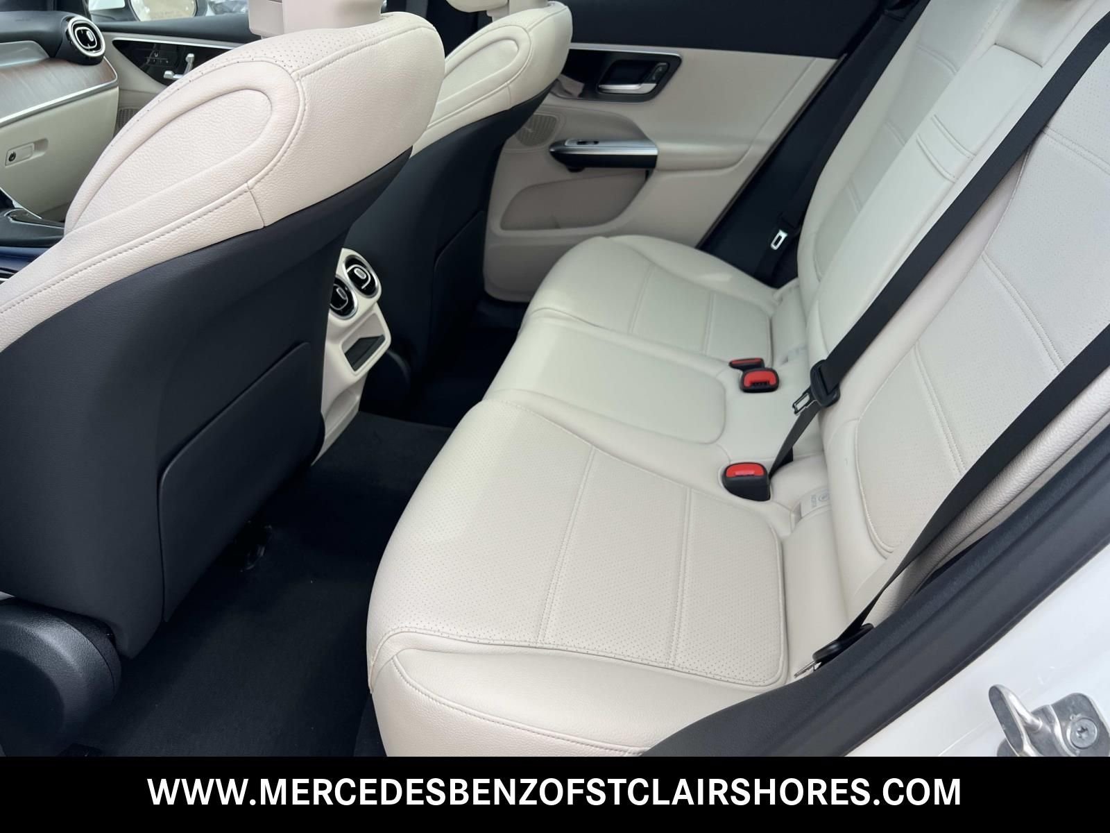 New 2026 Polar White Mercedes-Benz GLC 300 image 12