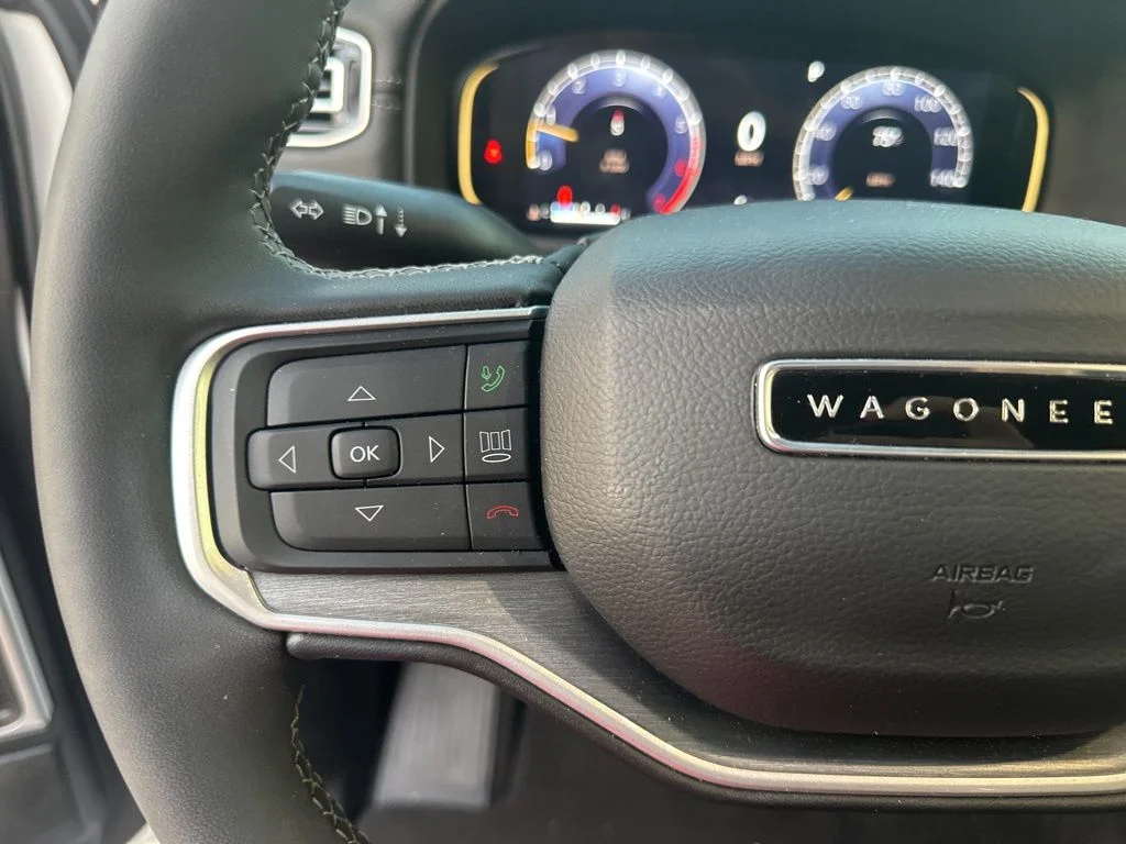 Used 2025 White Jeep Base image 12