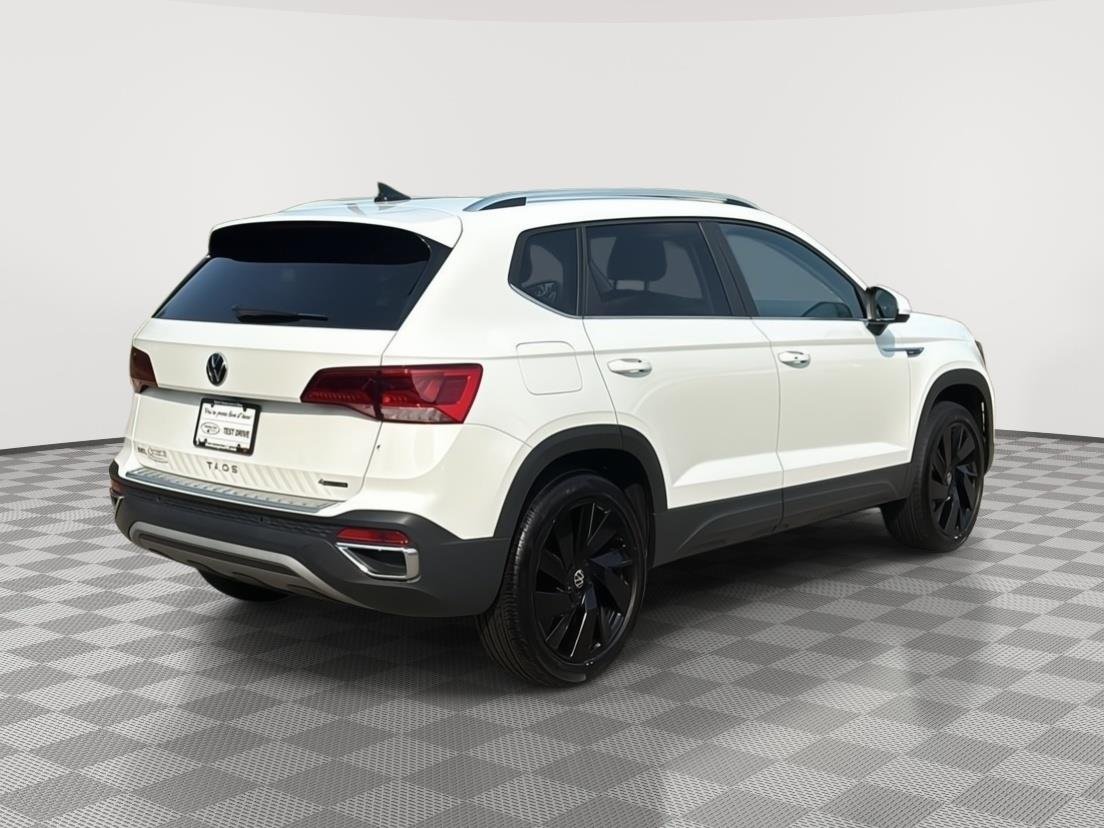 Used 2024 Pure White Volkswagen SEL image 5
