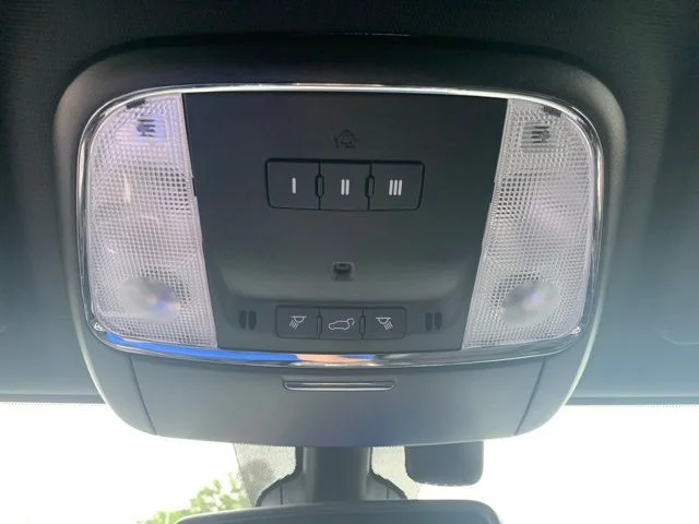 Used 2022 White Jeep Laredo X image 32