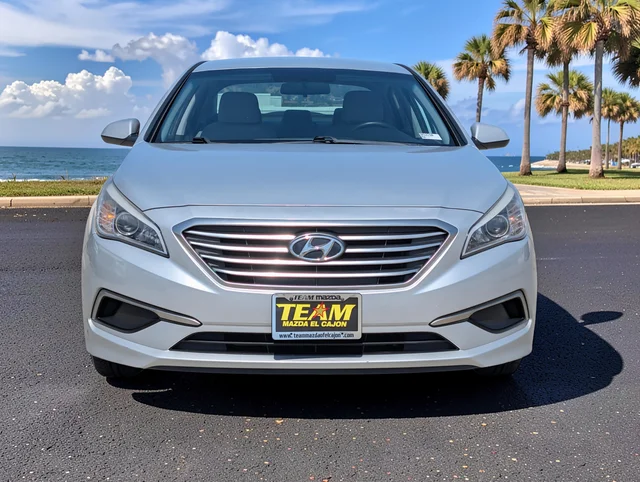 Used 2017 Silver Hyundai Base image 3