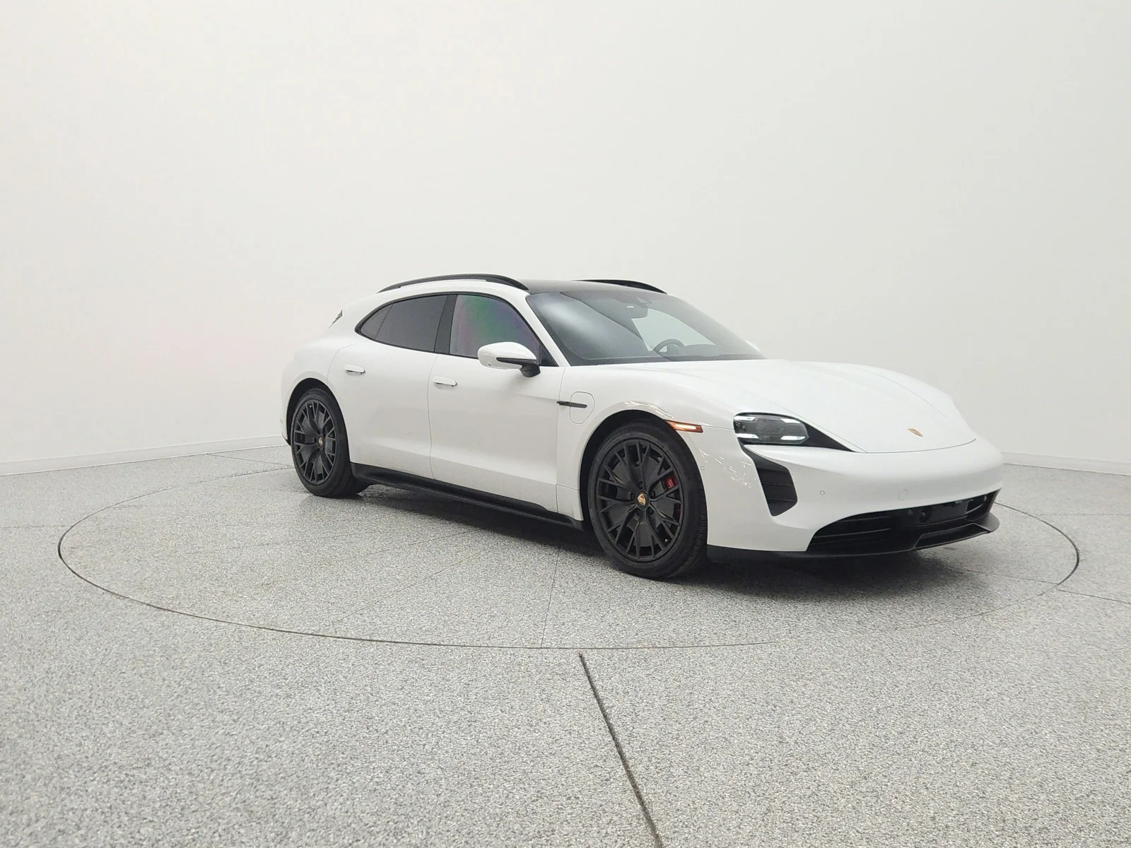 Used 2022 Carrara White Metallic Porsche GTS Sport Turismo AWD image 3