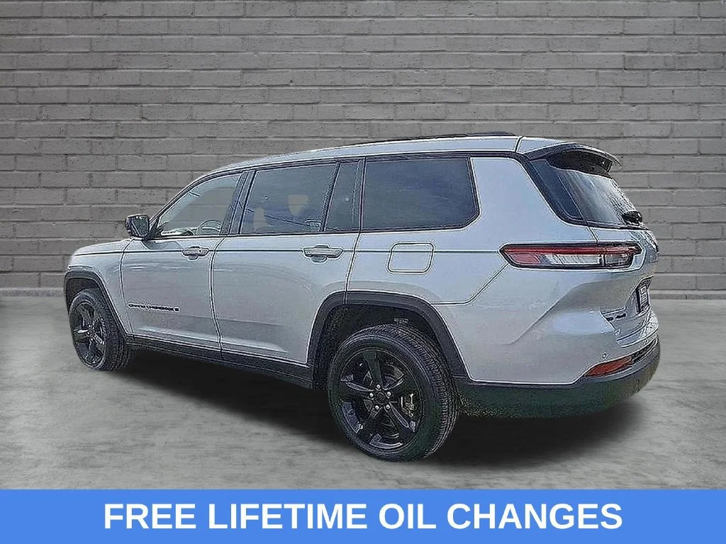 Used 2021 Silver Zynith Jeep Altitude image 10