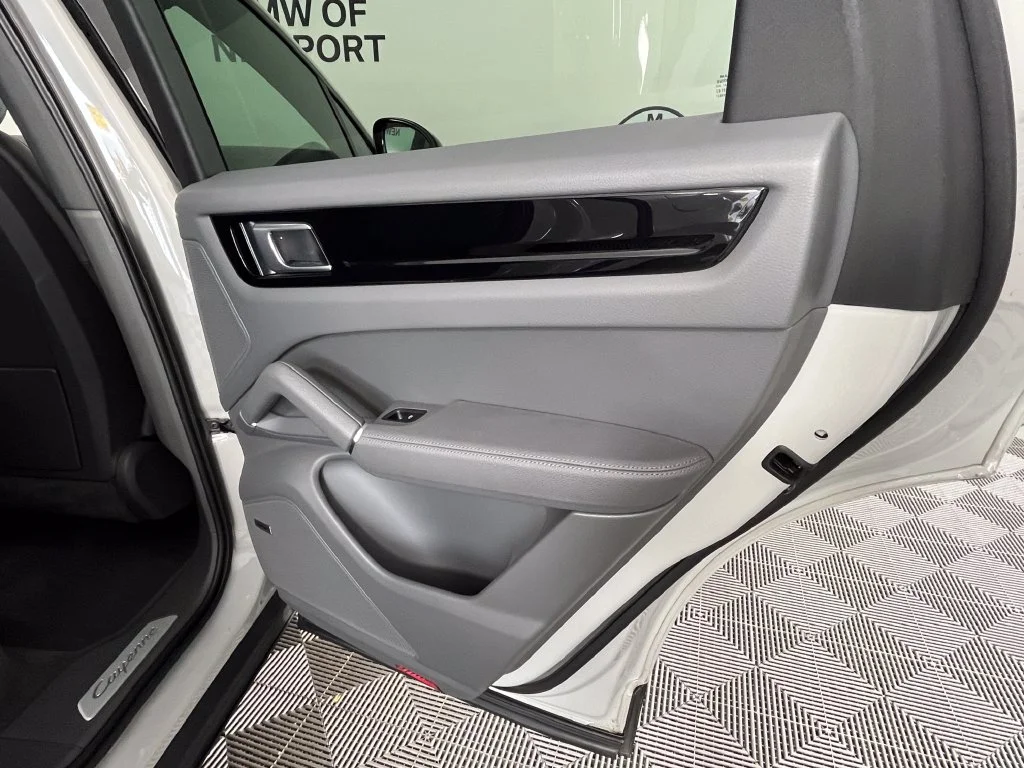 Used 2021 Chalk Porsche Base image 28