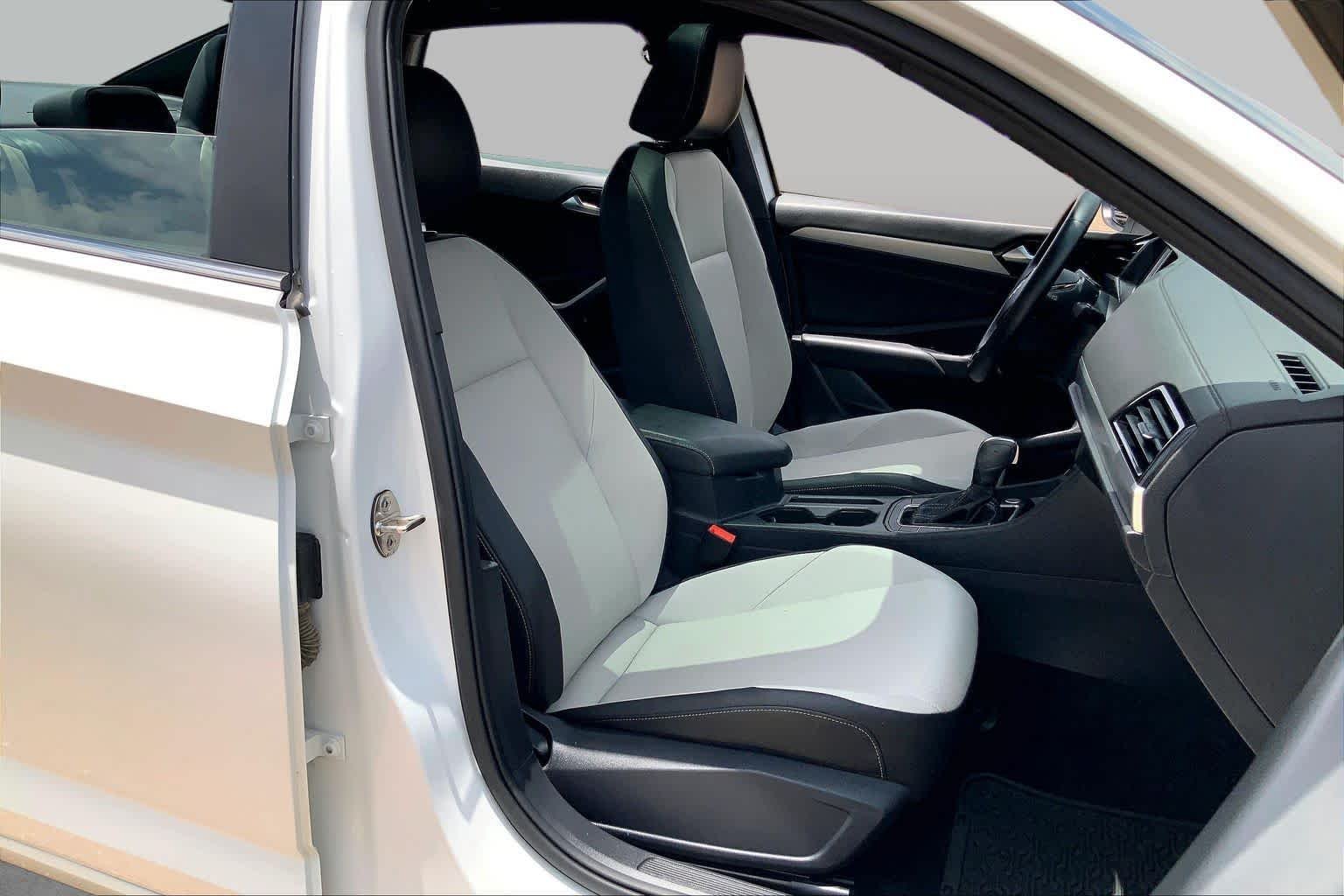 Used 2021 Pure White Volkswagen R-Line image 9