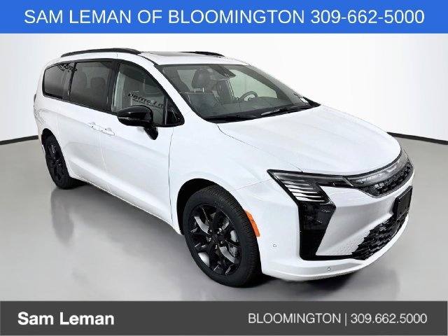 New 2027 Bright White Clear-Coat Paint Chrysler Limited image 1