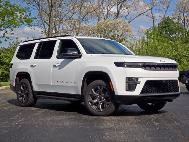 New 2026 Bright White Clear-Coat Exterior Paint Jeep Limited Altitude image 2