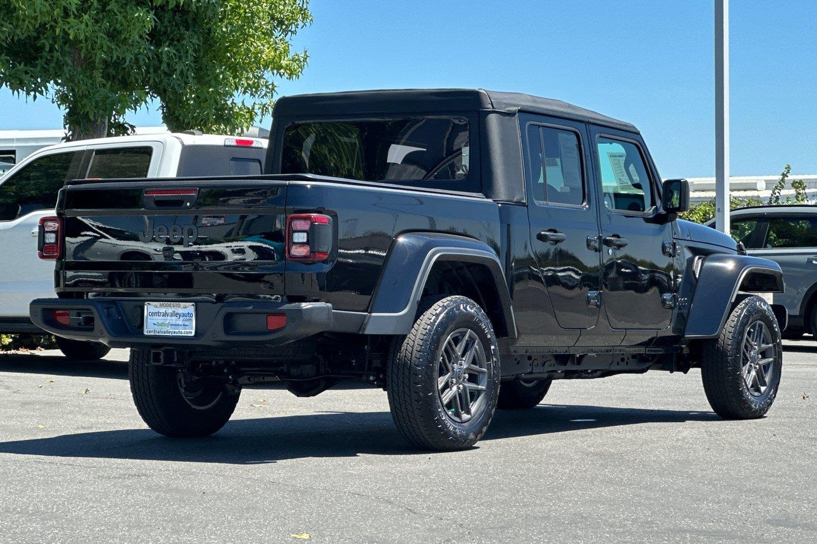 Used 2025 Black Clearcoat Jeep Sport S image 4
