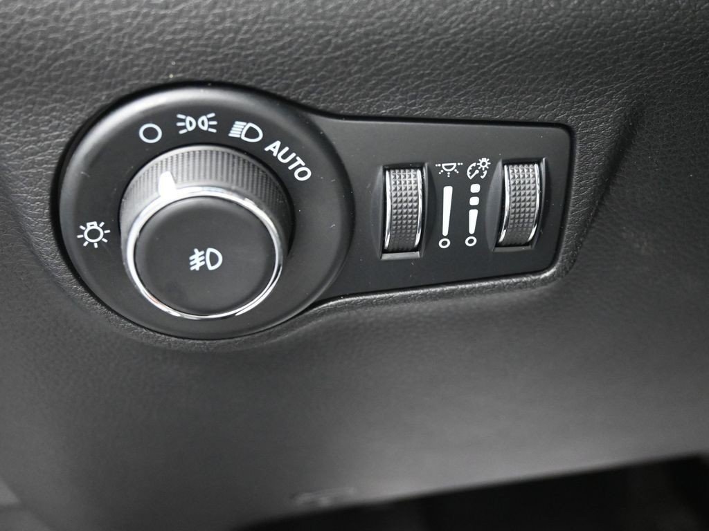 Used 2023 Bright White Clearcoat Jeep Limited image 18