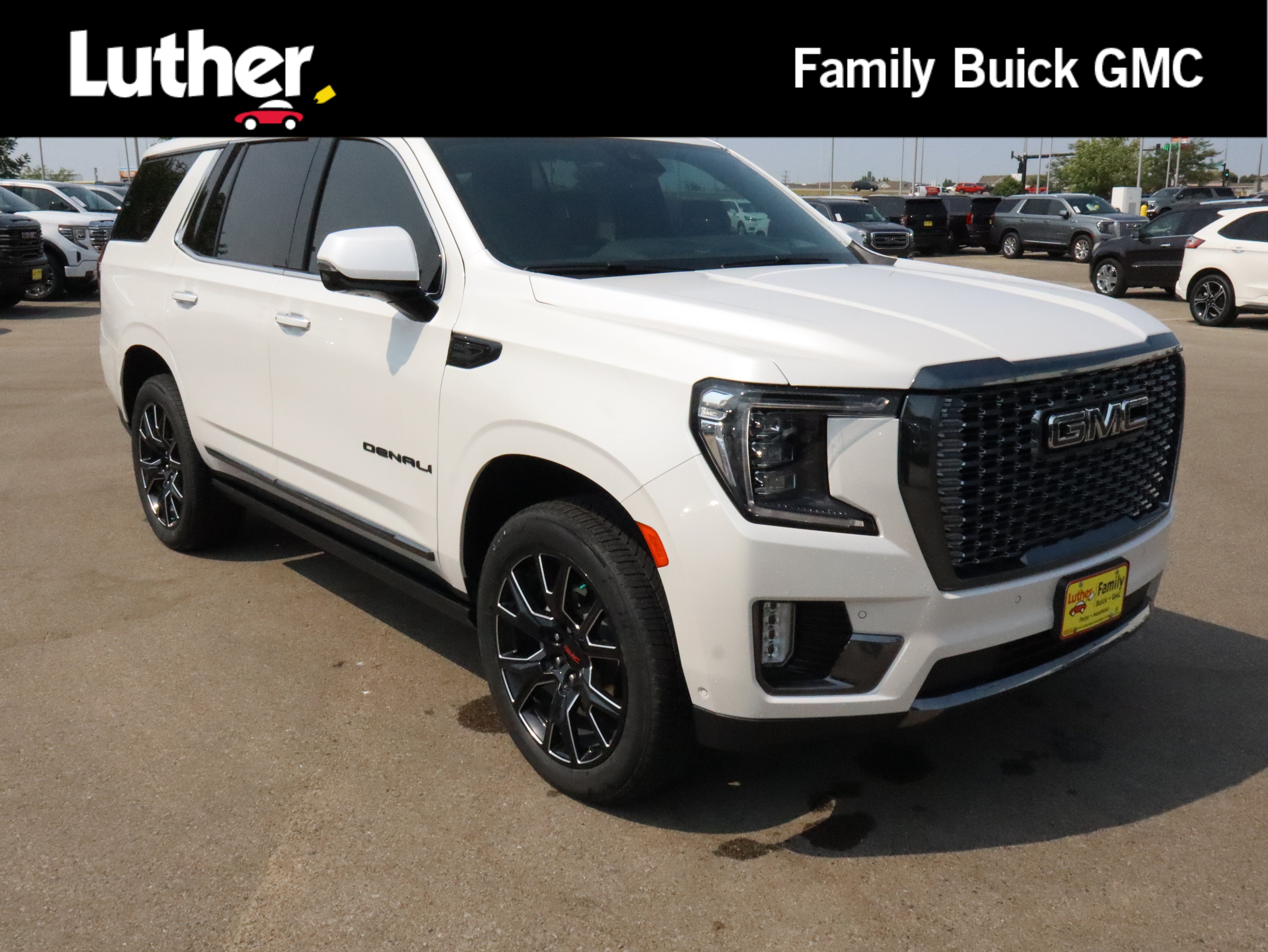 Used 2024 White Frost Tricoat GMC Denali Ultimate image 1