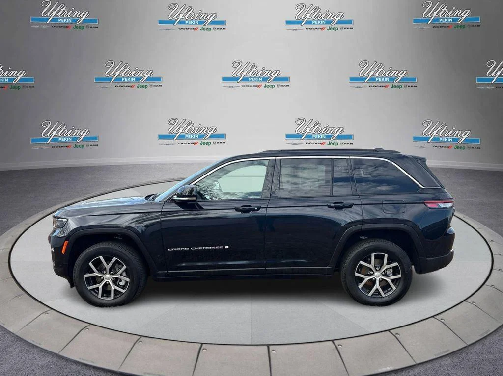 Used 2024 Midnight Sky Jeep Limited image 5