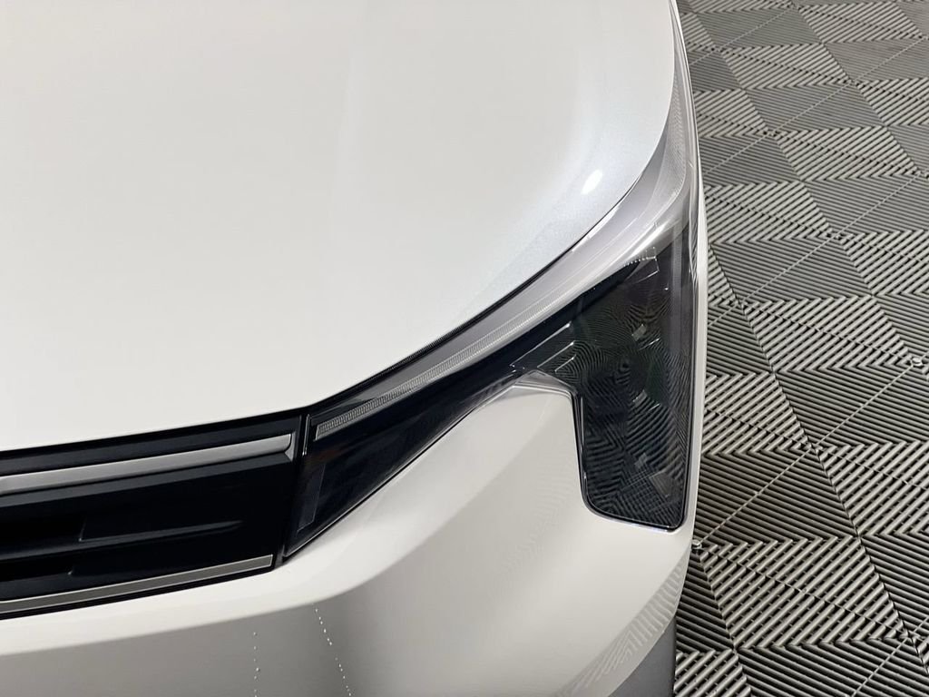 New 2026 Snow White Pearl Kia LXS image 10