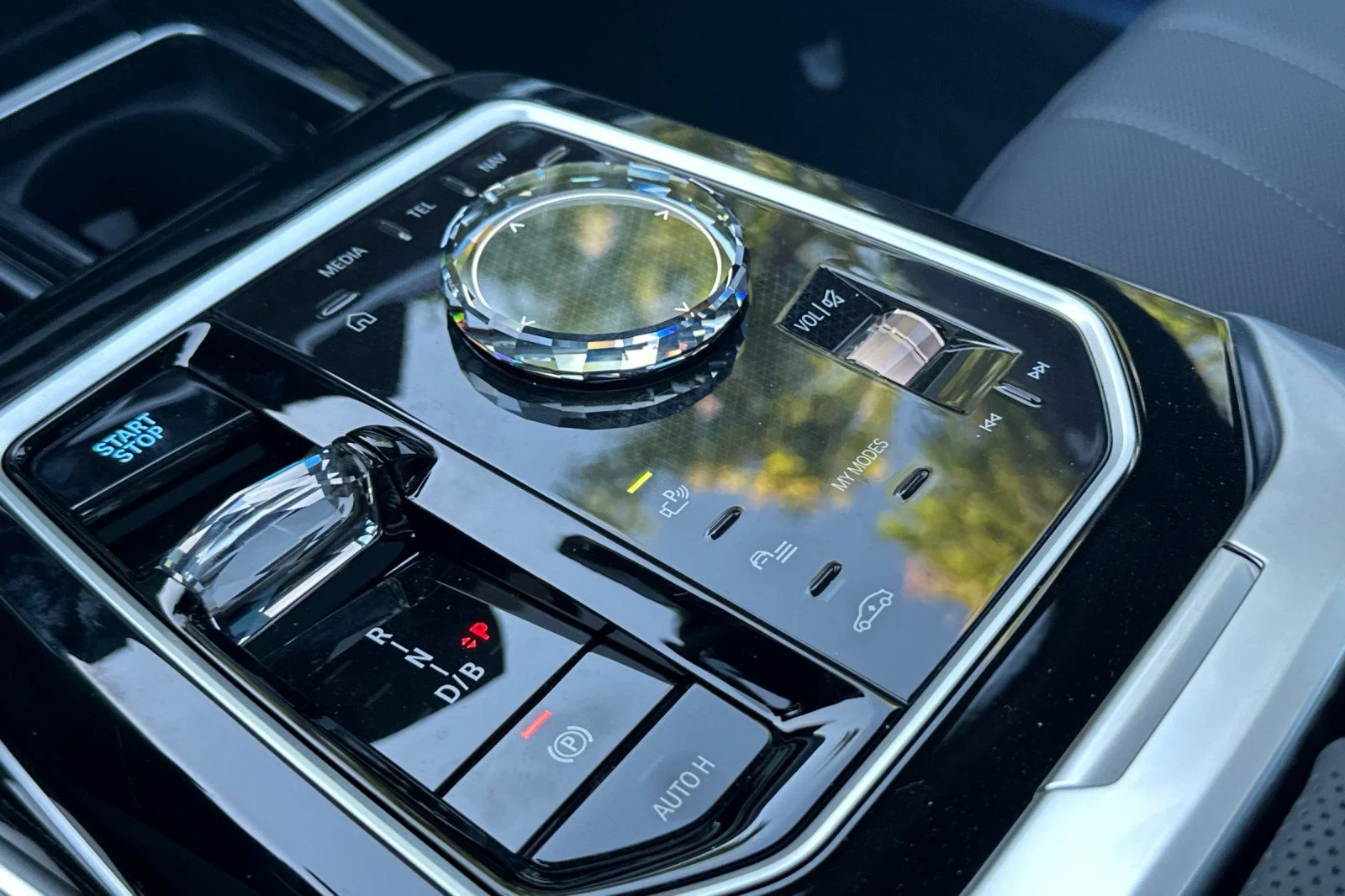 New 2026 Black Sapphire Metallic BMW xDrive60 image 18