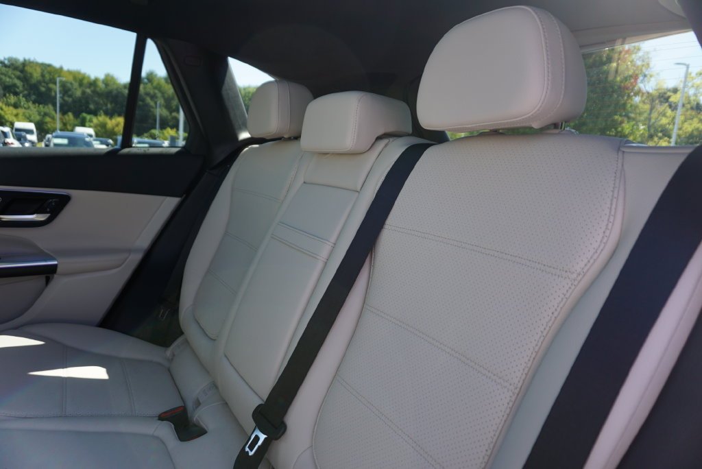 Used 2026 Polar White Mercedes-Benz GLC 300 image 46