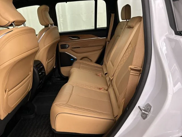 Used 2023 White/off-white Jeep Summit Reserve image 25
