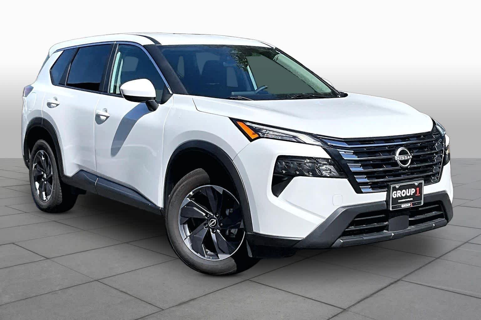 Used 2025 Everest White Pearl Nissan SV image 3